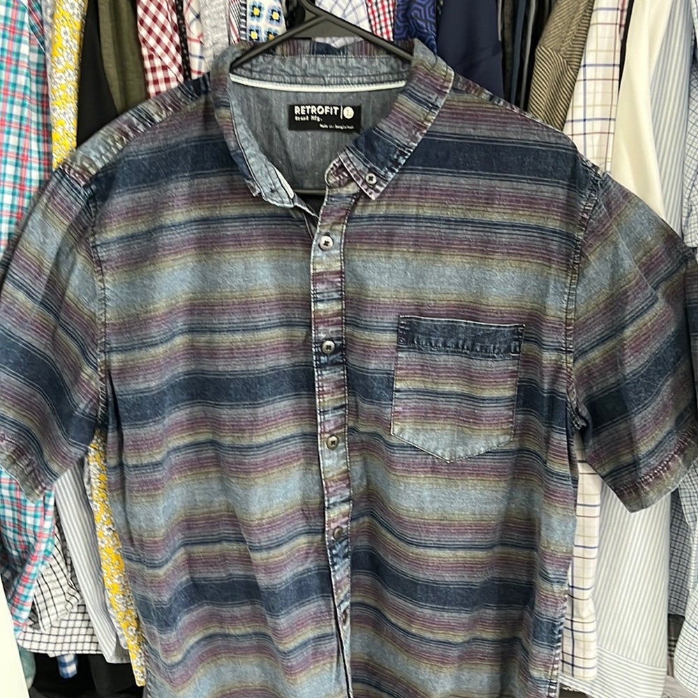 Retro styled Men’s short sleeve button down - Size Large